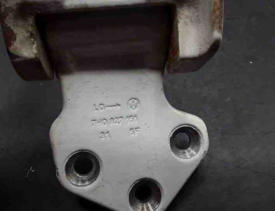 VOLKSWAGEN Transporter T5 (2003-2015) Петля крышки багажника левая 7H0827151 25510856