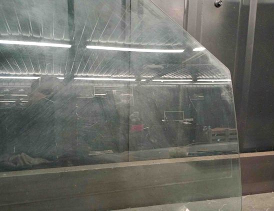 KIA Carnival 3 generation (2014-2021) Priekšējo labo durvju stikls 30124073