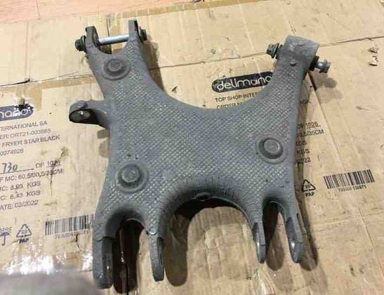 BMW 5 Series E28 (1981-1988) Aizmugurējā labā svira/ričags 2284134 21519939