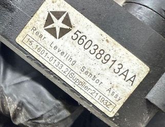 JEEP Grand Cherokee 4 generation (WK) (2004-2024) Датчик уровня высоты задний левый 56038913AA,15160101332,21193Z 32975192