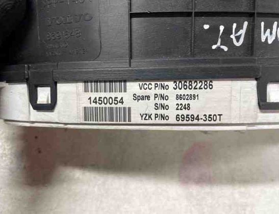 VOLVO XC90 1 generation (2002-2014) Speedometer 30682286,8691648,8602891 27009609