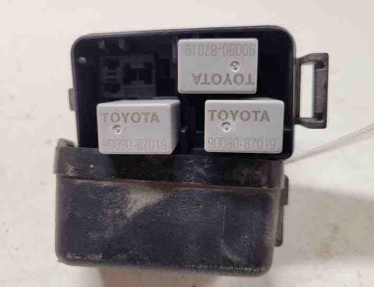 TOYOTA Auris 1 generation (2006-2012) Drošinātāju kārba 9008087019 27030630