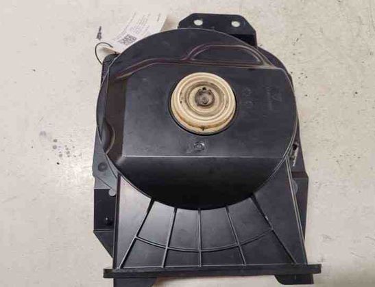 BMW 1 Series F20/F21 (2011-2020) Сабвуфер 6513921014806,430407861881 27071006