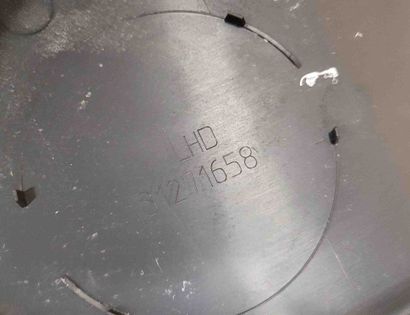 VOLVO XC60 1 generation (2008-2017) Priekšējā stikla tīrītāja apdare / plastmasa 31271658 28713196