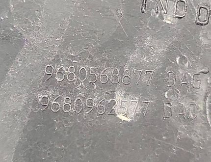 CITROËN Berlingo 3 generation (2018-2024) Priekšējā stikla tīrītāja apdare / plastmasa 9680568877 33021883