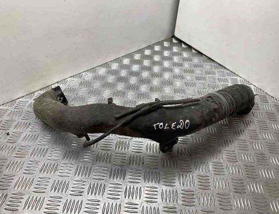 SEAT Toledo 3 generation (2004-2010) шланг радиатора интеркулера 30542849