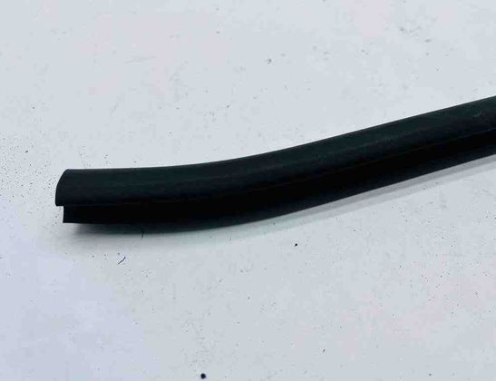 AUDI TT 8J (2006-2014) Gumijas motora nodalījumā 8J0823731B 32735548