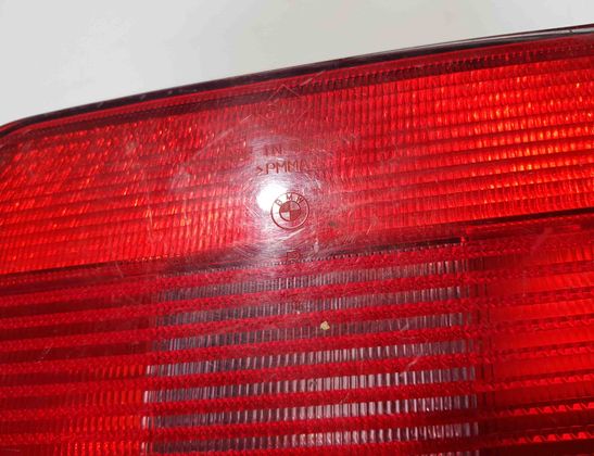 BMW 5 Series E39 (1995-2004) Aizmugurējais labais lukturis bagāžniekā 8361674 24904664