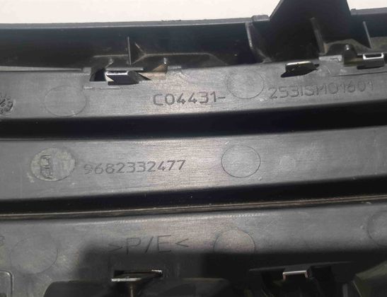 CITROËN C3 Picasso 1 generation (2008-2016) Правая решетка переднего бампера 9682332477 31803182