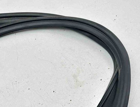 DODGE Durango 3 generation (2010-2024) Резиновый уплотнитель крышки багажника 32693627