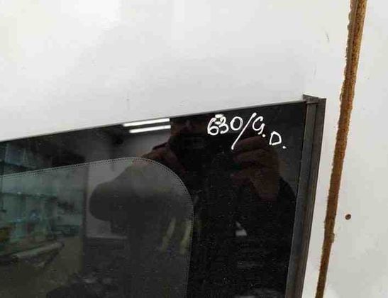 KIA Carnival 3 generation (2014-2021) Aizmugurējais labais durvju stikls 43R000386 20758845