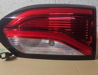 CHRYSLER Pacifica 2 generation (RU) (2016-2023) Aizmugurējā vāka gaisma P68228940AE 32815799