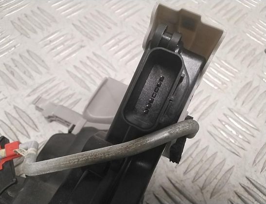 HYUNDAI Kona 1 generation (2017-2024) Priekšējo labo durvju slēdzene 81320J9010 33037908