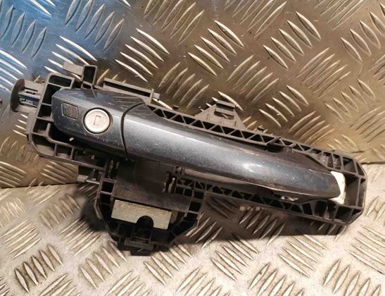 MERCEDES-BENZ C-Class W204/S204/C204 (2004-2015) Priekšējo labo durvju ārējais rokturis 2047600634 17762699