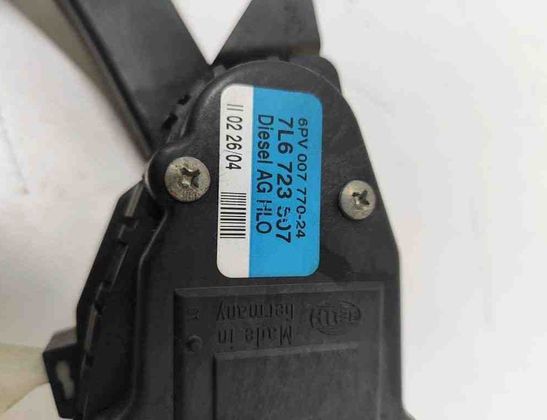 VOLKSWAGEN Touareg 1 generation (2002-2010) Throttle Pedal 7L6723507 30562402