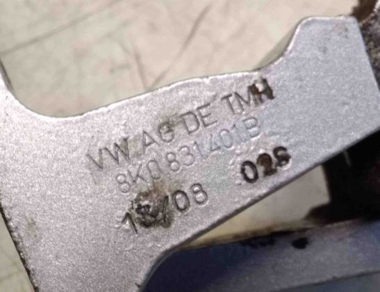 AUDI A4 B8/8K (2011-2016) Задний левый дверной шарнир 8K0831401B 27639316