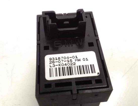 BMW X5 F15 (2013-2018) Aizmugurējā vāka atvēršanas poga 9318704 31873896