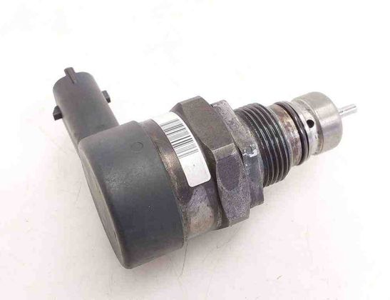 VOLVO XC60 1 generation (2008-2017) Fuel pressure regulator 0281002990 32579913