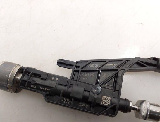 BMW 3 Series G20/G21/G28 (2018-2024) Degvielas sprausla 0261500437 33053628