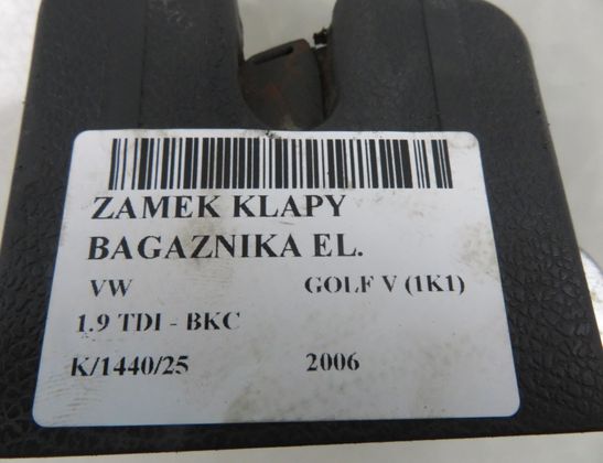VOLKSWAGEN Golf 5 generation (2003-2009) Aizmugurējā bagāžnieka slēdzene 1K6827505C 32791918