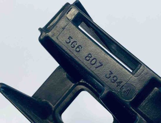 VOLKSWAGEN Golf 8 generation (2019-2023) Aizmugurējā labā bampera stiprinājums 5G6807394A 30670672