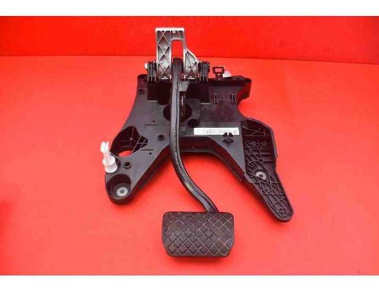 VOLKSWAGEN Touareg 2 generation (2010-2018) Педаль газа 7P0723117B 27686677