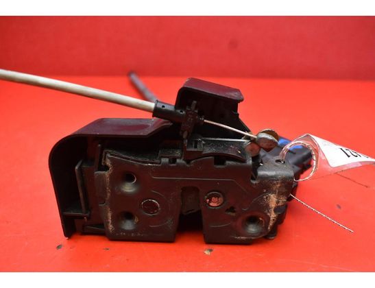 VOLVO XC60 2 generation (2017-2024) Замок двери передний правый 30799302 32400666