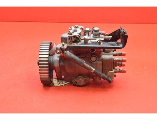 VOLKSWAGEN Transporter T4 (1990-2003) Fuel Rail Pump 028130107A 33011083