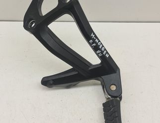 HUSQVARNA MOTORCYCLE NORDEN 901 (2022) Rear right side footrest peg hanger 63503049000 32811267