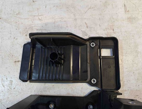 VOLVO XC60 2 generation (2017-2024) Akumulatora vāciņš 31651455 30761033