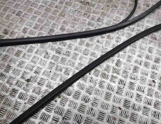 BMW i3 I01 (2013-2024) Priekšējo labo durvju loga līste 7314019 31021310