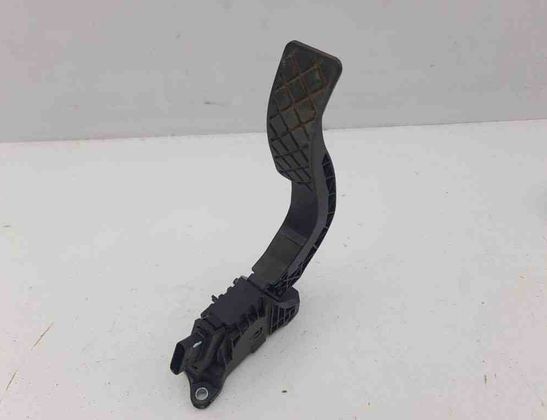 AUDI A4 B9/8W (2015-2024) Akseleratora / gāzes pedālis 8W1723523 31021584