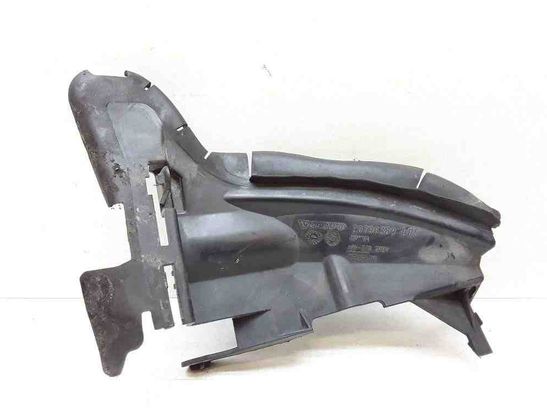 VOLVO V70 2 generation (2000-2008) Отвод воздуха радиатора 32643371