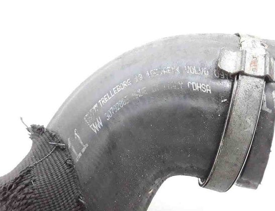 VOLVO XC60 1 generation (2008-2017) шланг радиатора интеркулера 30792885,31274103 32650303