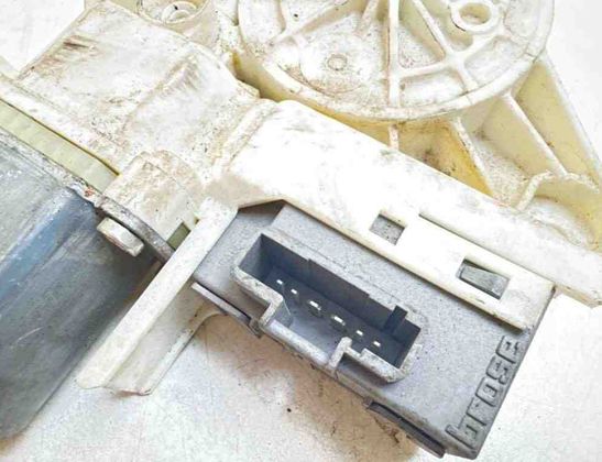 PEUGEOT 407 1 generation (2004-2010) Aizmugurējo kreiso durvju loga pacēlāja motorīts 0130822201 31376820