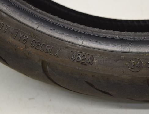 SUZUKI GSX-R Front tire 32798502