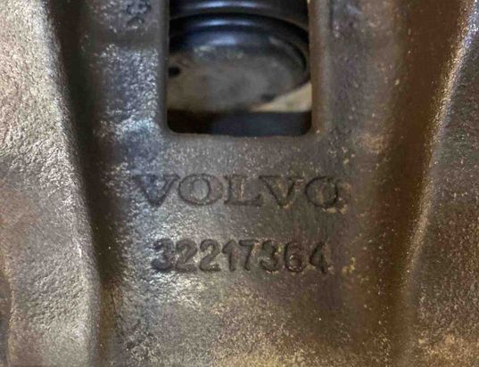 VOLVO S90 2 generation (2016-2023) задний правый суппорт 32217364 30136597