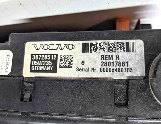 VOLVO XC70 2 generation (2000-2007) Drošinātāju kārba 30728512 30143313