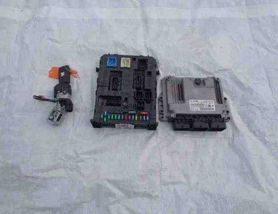 PEUGEOT 308 T9 (2013-2021) Motora ECU komplekts 9678818280 32475134