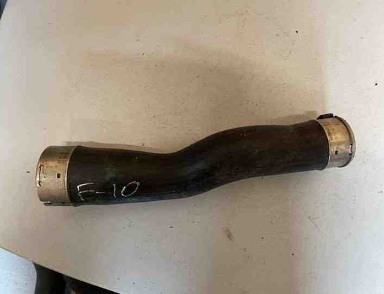 BMW 5 Series F10/F11 (2009-2017) Starpdzesētāja / interkūlera truba 7810614,781031402 22189479