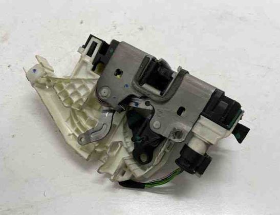 MERCEDES-BENZ E-Class W212/S212/C207/A207 (2009-2016) Priekšējo kreiso durvju slēdzene A0997200735 22193391