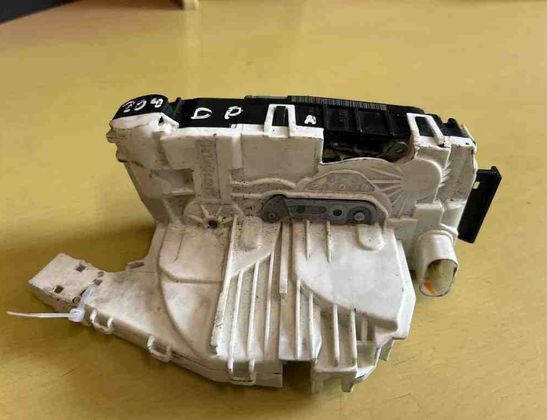 MERCEDES-BENZ E-Class W124 (1984-1997) Front Left Door Lock A2047201235 26760745