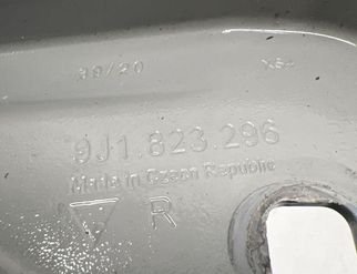 PORSCHE Taycan 1 generation (2019-2023) Priekšējā labā dzinēja pārsega eņģe 9J1823296 32981973