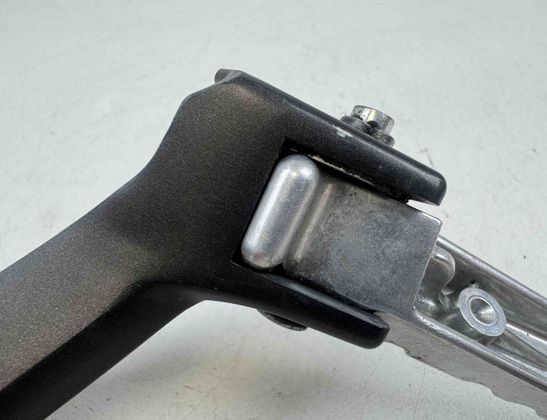 YAMAHA XSR Rear right side footrest peg hanger 1RC2742L0100,3VR-27441-02-00,3VR274410200,1RC-2742L-01-00 27938819