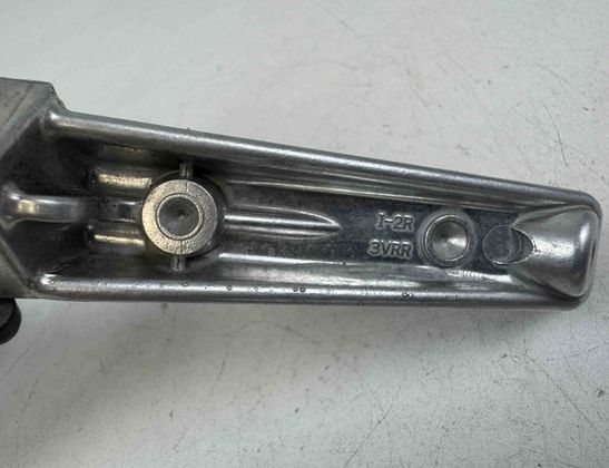 YAMAHA XSR Rear right side footrest peg hanger 1RC2742L0100,3VR-27441-02-00,3VR274410200,1RC-2742L-01-00 27938819