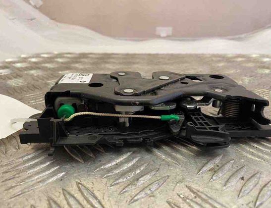 BMW 3 Series G20/G21/G28 (2018-2024) Aizmugurējā bagāžnieka slēdzene '7357112' 17244733