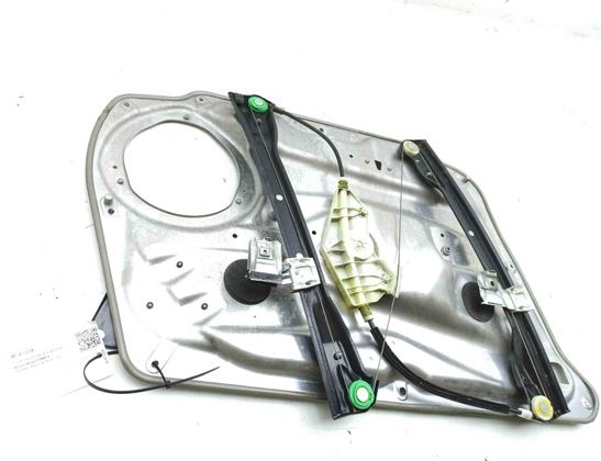 MERCEDES-BENZ C-Class W204/S204/C204 (2004-2015) Priekšējo labo durvju logu pacēlājs A2048200242,963758102 30246905