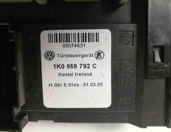 VOLKSWAGEN Touran 1 generation (2003-2015) Маторчик стеклоподъемника передней правой двери 1K0959792C 13094582