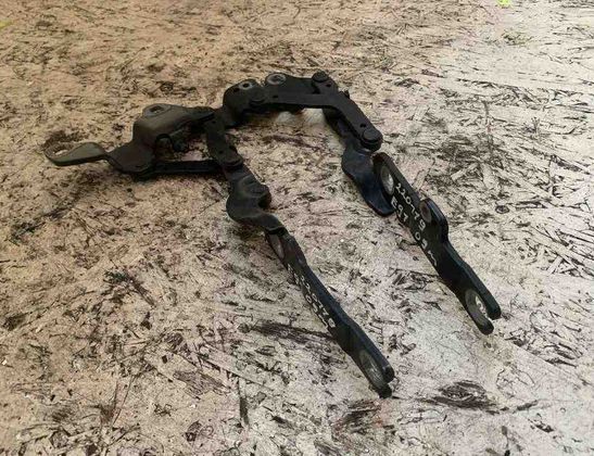 BMW 3 Series E90/E91/E92/E93 (2004-2013) Петля капота передняя левая 32114687