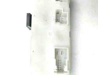 BMW X2 F39 (2017-2023) Aizmugurējā vāka / bagāžnieka vadības bloks 9852926 25739169